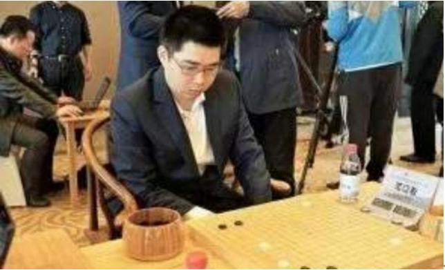 年轻棋手家中坠亡，前途一片光明，却深受抑郁症困扰