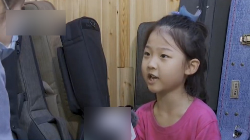 六岁女孩苦练吉他三年，红遍网络