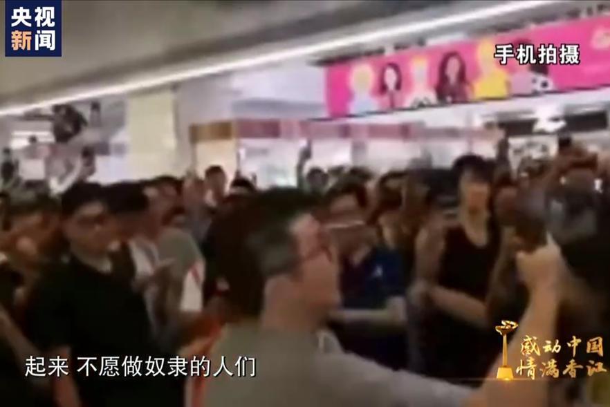香港小女孩称，人要是不爱自己的国家，那就没用了！