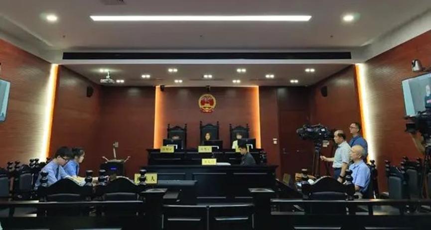 中年男子在母亲病逝后，为了不劳而获，竟将病逝母亲藏冰柜