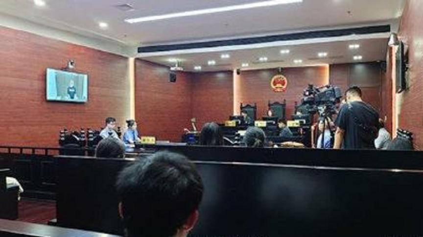 中年男子在母亲病逝后，为了不劳而获，竟将病逝母亲藏冰柜
