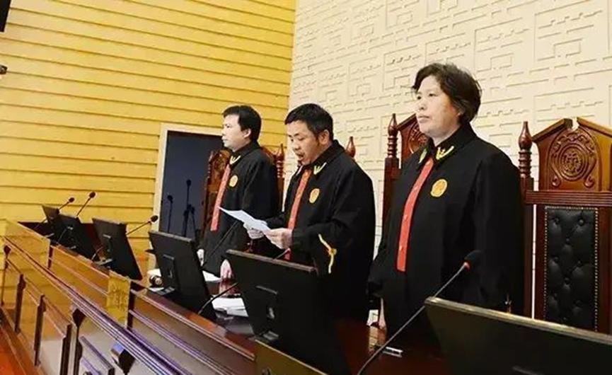 家长因同学未向女儿道歉，竟残忍杀害女儿同学，酿成一起惨剧 
