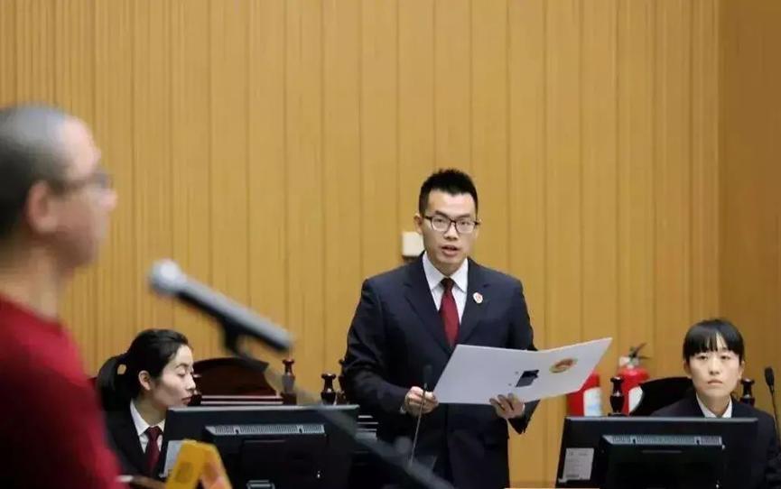 家长因同学未向女儿道歉，竟残忍杀害女儿同学，酿成一起惨剧 