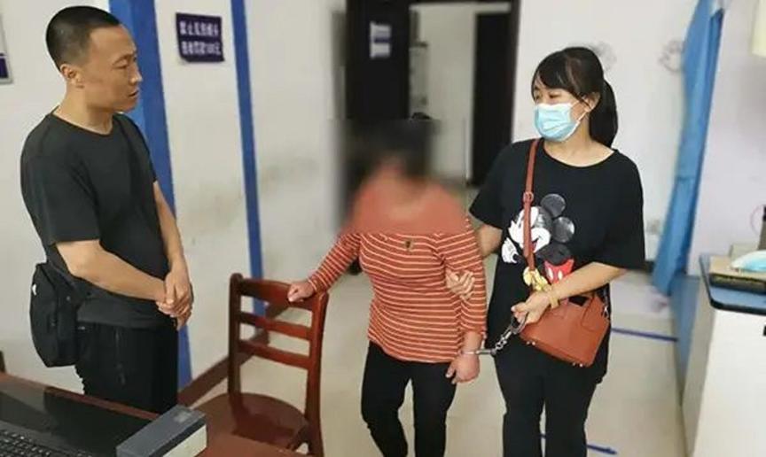 女子因琐事在蒸饺中下毒，致使丈夫死亡，逃跑21年后被抓