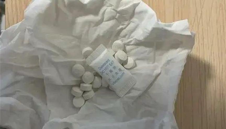 异地情侣闹矛盾，女孩深夜点外卖，男孩担心立马报警 