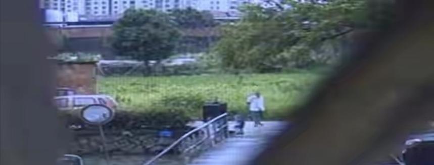 九旬老人英勇下水，为救落水儿童