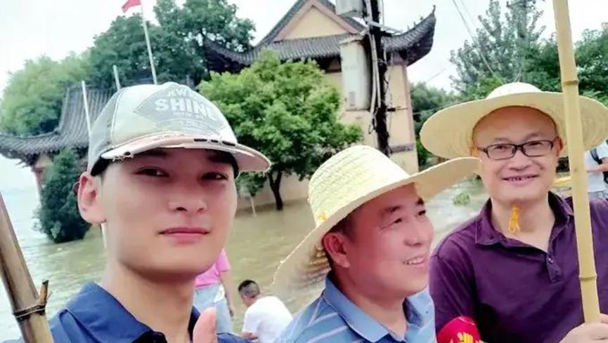 外卖小哥无畏艰苦，驾车十个多小时，参与抗洪传递温暖