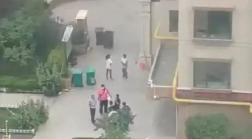 孩子两个月坠楼，还不会翻身，是人为还是意外？