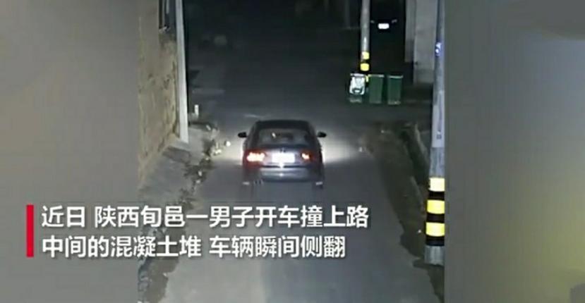 一男子发生车祸，本人却在车内睡觉，等着警察赶来
