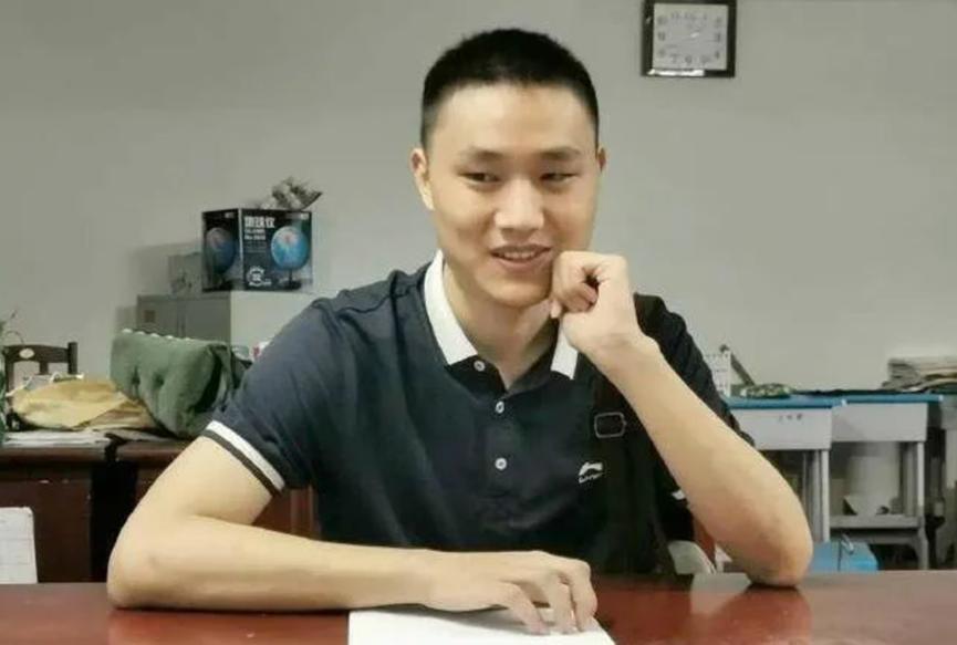 为了追求梦想，湖北一考生复读后考699