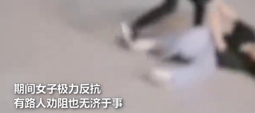 女子被两男子拖上车，警方回应称是其丈夫，此事已经立案调查