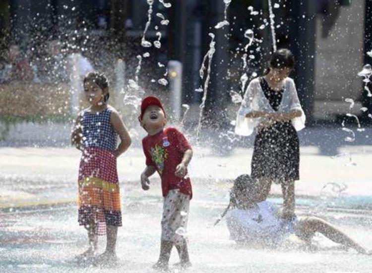 北京气温超过35℃，局部地区达到40℃，周末将会有雷雨天气