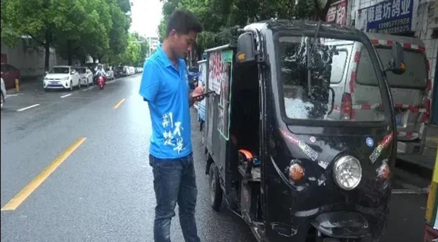少一只手臂，快递小哥照样打出一片天地，还买了房子