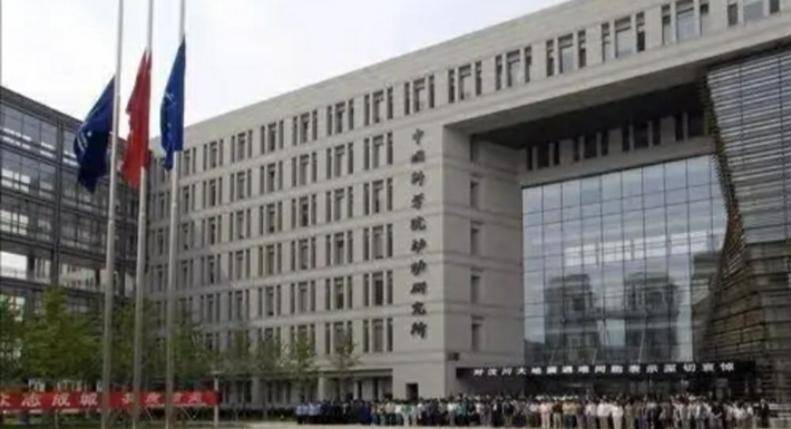 由于政策原因，两名中国博士生被逼回国，导师发文怒斥