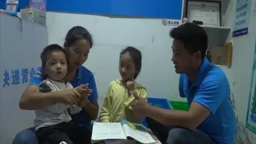 少一只手臂，快递小哥照样打出一片天地，还买了房子