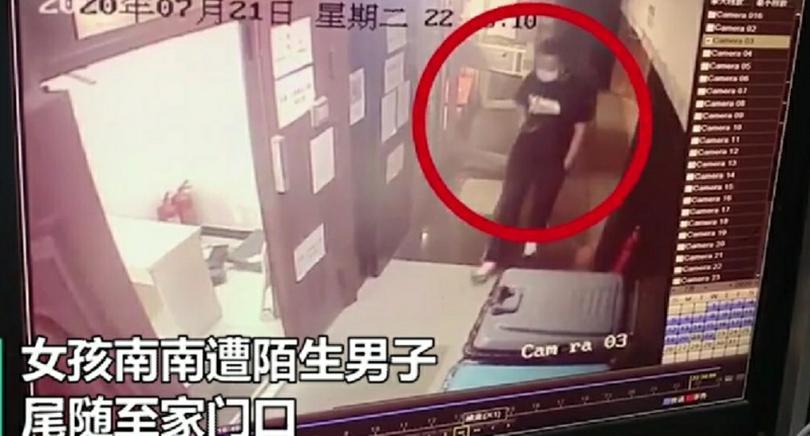 北京一女子晚归遭尾随，对方称想约她，女孩机智避险