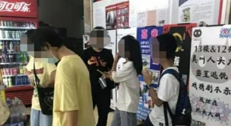 玩游戏要慎重，一男孩玩恐怖游戏被吓，幸得好人相助