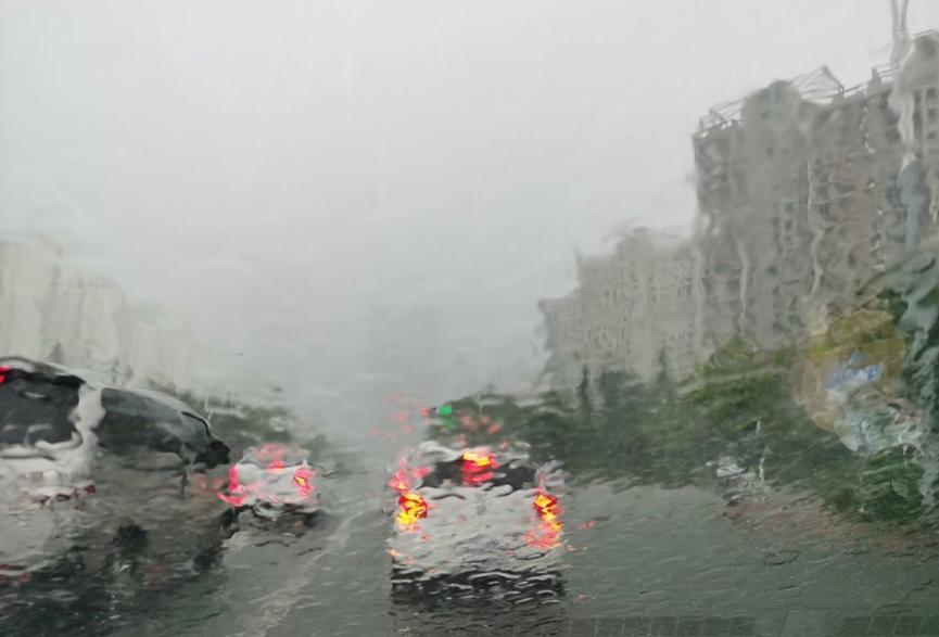天津出现大暴雨，当地各部门正在严密观察