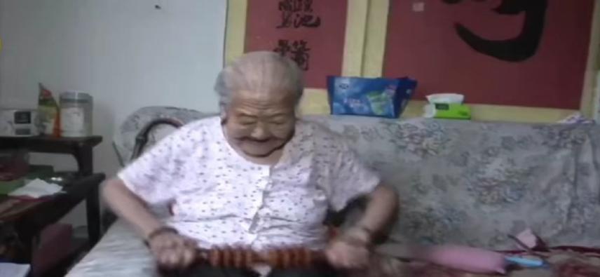 107岁高龄老人，每天爱锻炼爱喝蜂蜜醋水