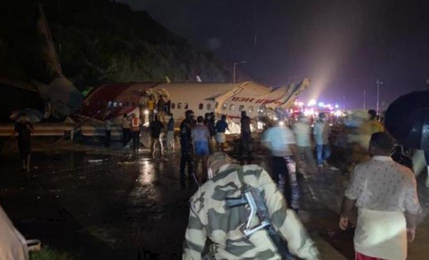 印度客机冲出跑道，事故已致17人死亡