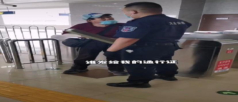 出门需要健康码，老人应该怎么办，真的要被时代抛弃了吗？