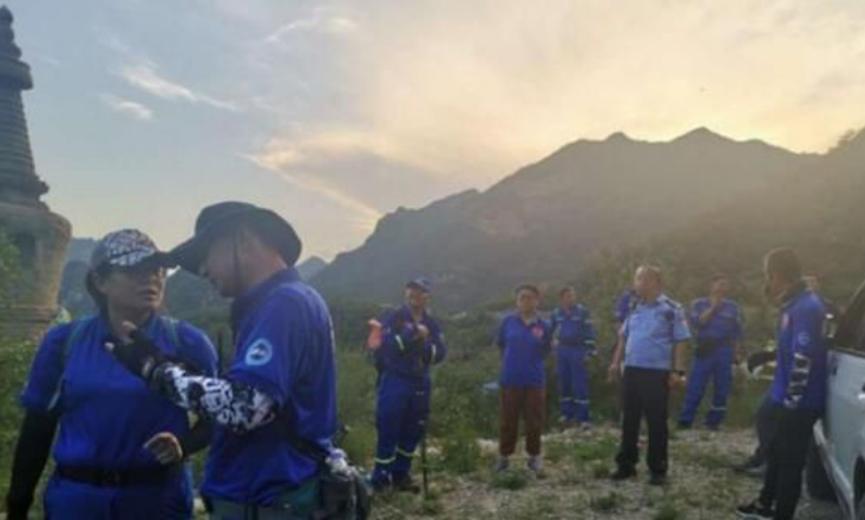 北京七旬老人爬山失联已24小时，救援队仍在搜救之中