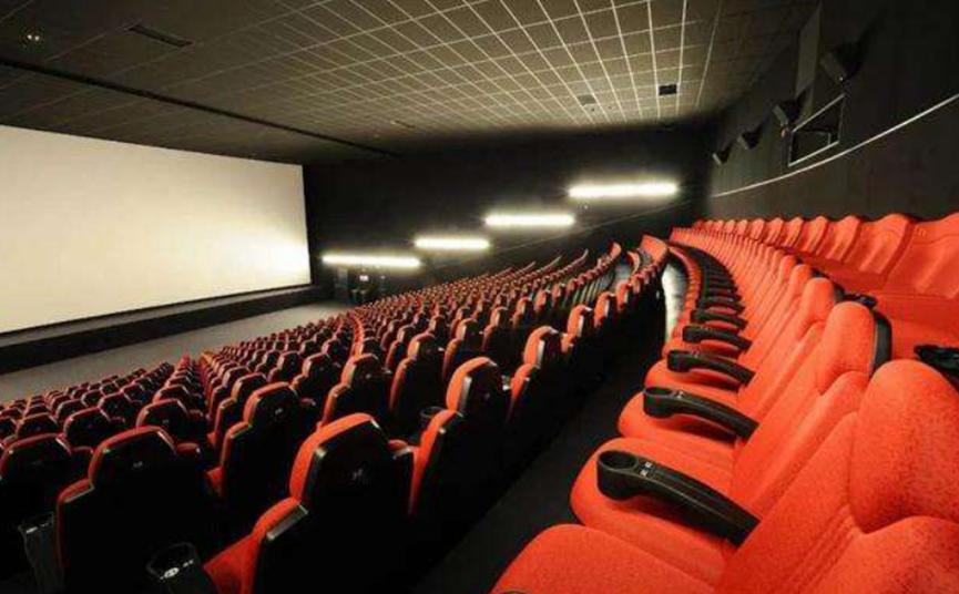 剧院等演出场所进行严格地限流，观众人数不得超过座位数的一半