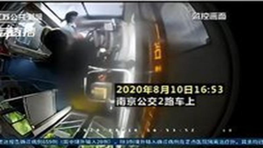公交司机“忍辱负重”，荣获委屈奖