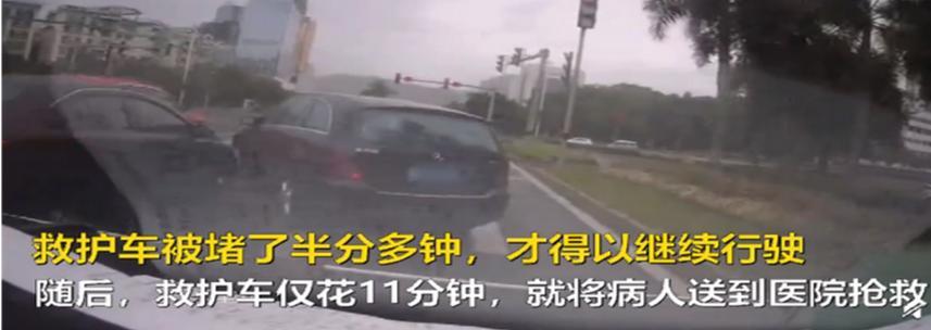 车辆阻挡救护车，急得护士去敲车门