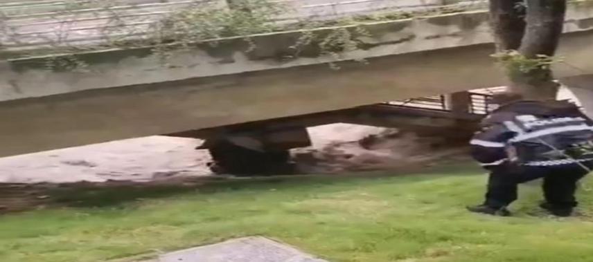 四川男子被洪水卷走，遇持续降雨，请远离江边