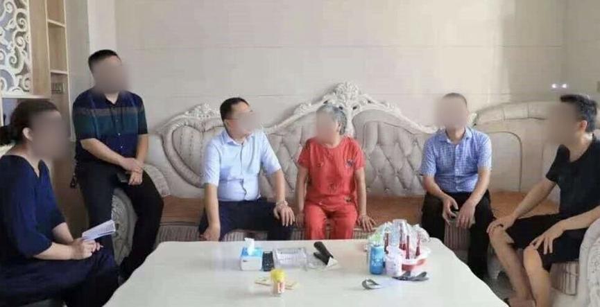 贫困户住“豪华新居”，沙发又软又大，当地相关部门回应