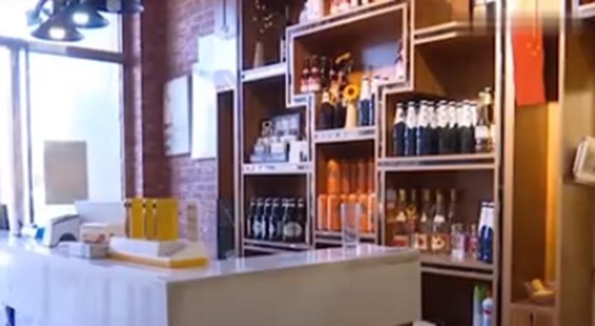 餐吧取名“卧槽”，相关部门要求拆除，店主配合整改