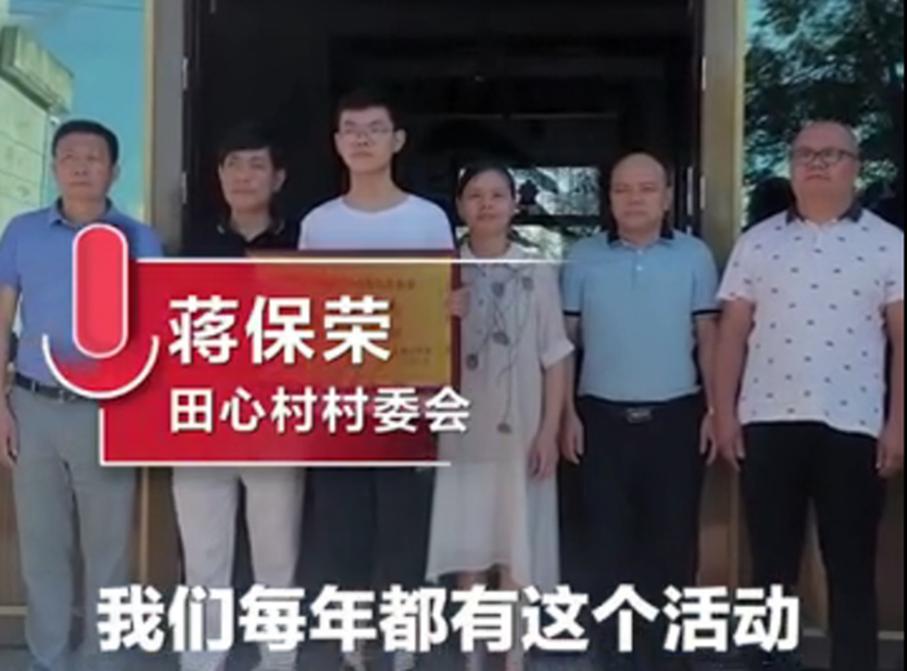 江西一高考生被北大录取，骑马戴花，仪式感十足