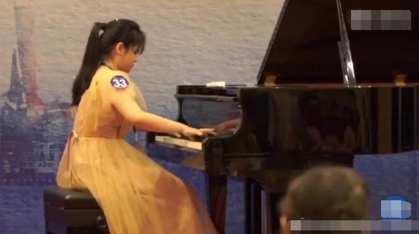 18岁全盲女孩钢琴大赛琴艺夺目，耳朵最强感官