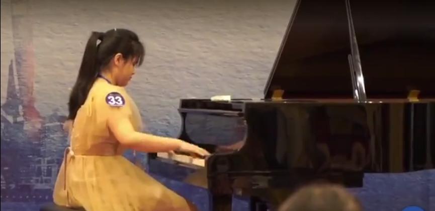 18岁全盲女孩钢琴大赛琴艺夺目，耳朵最强感官