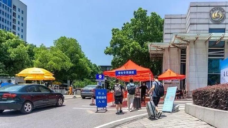 谣传封闭管理只针对学生，教育部及时回应