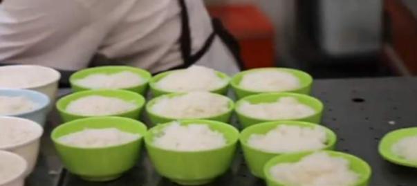 大学食堂推出1毛钱米饭，光盘