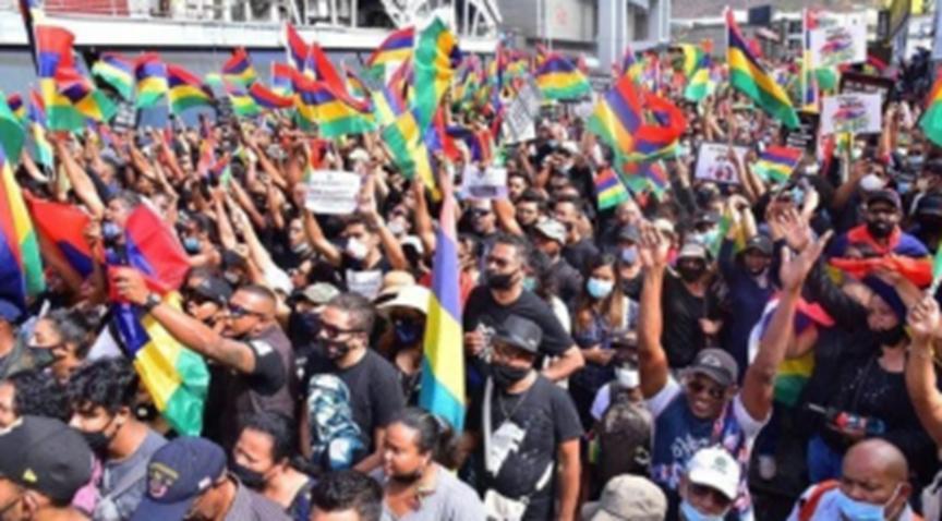 毛里求斯人民坐不住了，泄油事件必须查到底