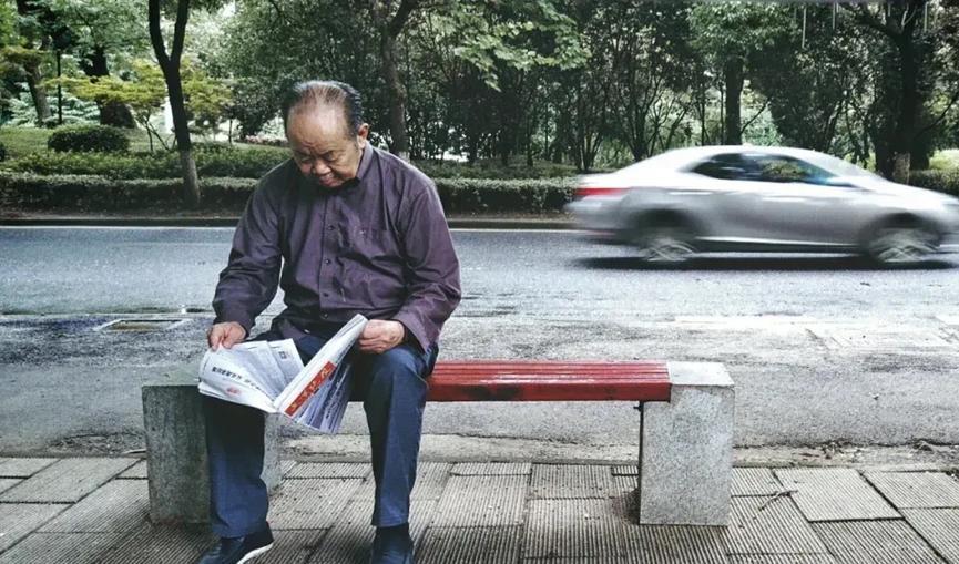互联网时代，老人不会操作手机，对生活势必会有影响