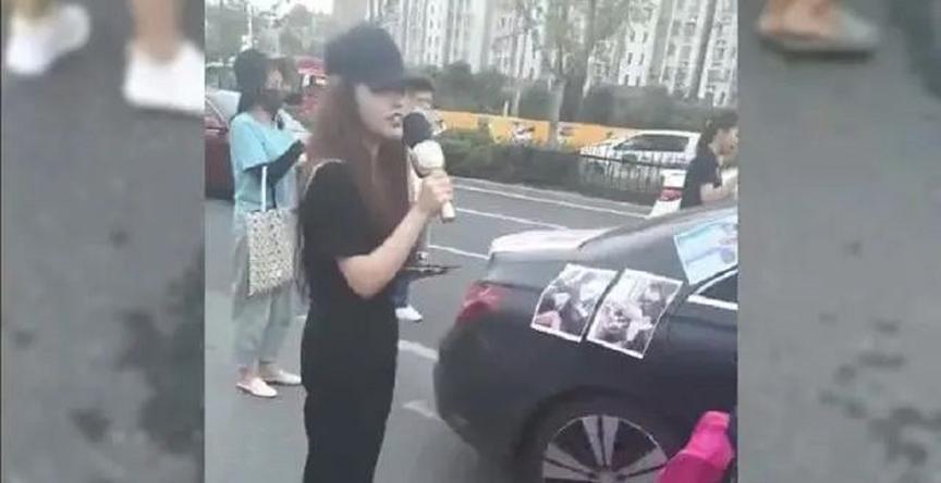 女子被骗怀孕后，贴满照片的奔驰满城叫喊