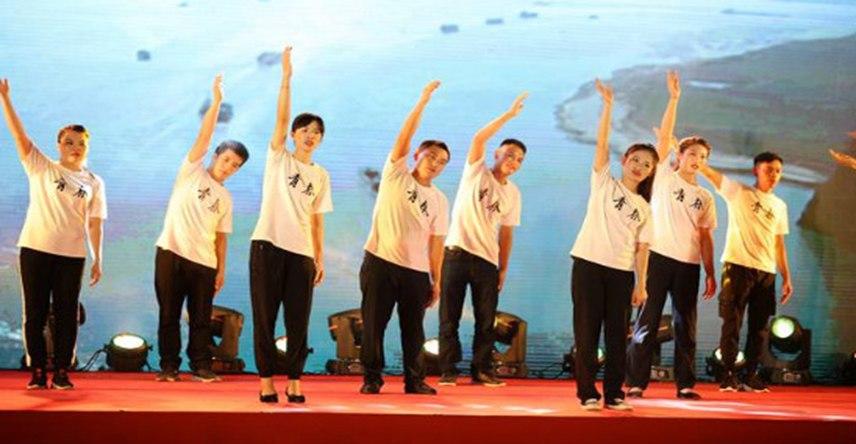 桂蒙公司以昂扬风貌为国庆生度中秋