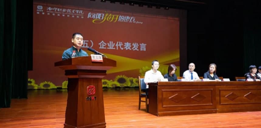 爱阁工房与南宁职业技术学院签订合作协议