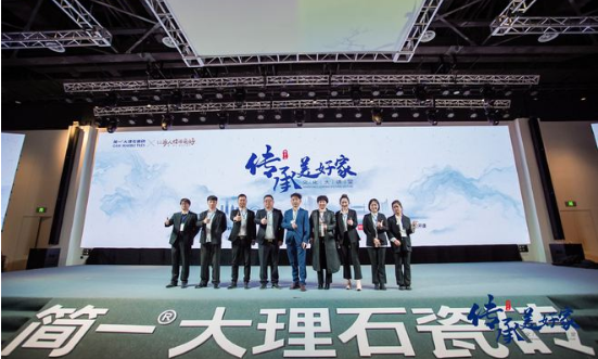 簡一攜手于丹教授探索家庭教育本質 簡一攜手于丹教授探索家庭教育本質
