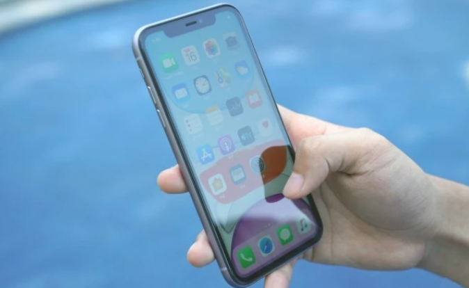 iPhone SE超大杯，有望三千元起售！