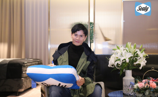 鲍春来受邀参加丝涟140周年庆典