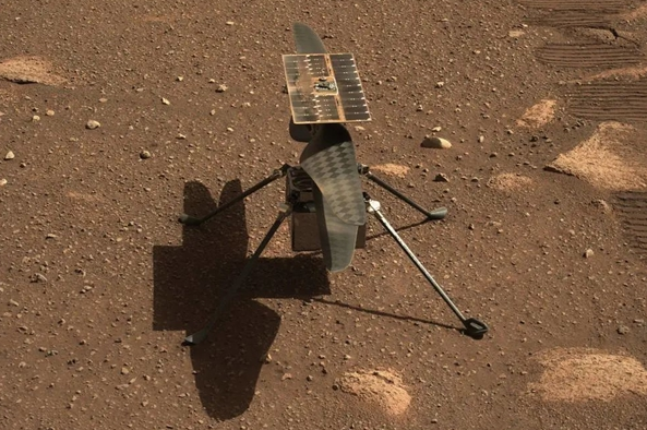 美国火星直升机拍下第一幅彩色照片