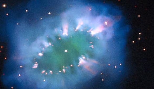 NASA公布“项链星云”（Necklace Nebula）最新影像