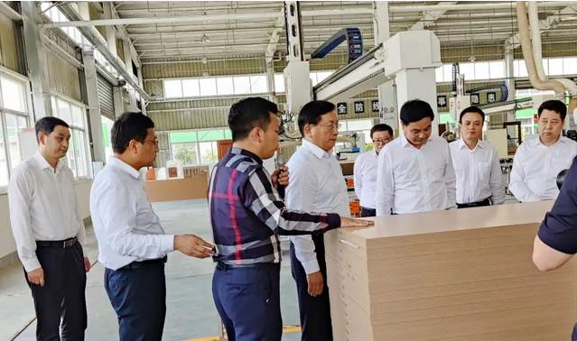 千川门窗接受湖北省、市级领导视察调研厂区