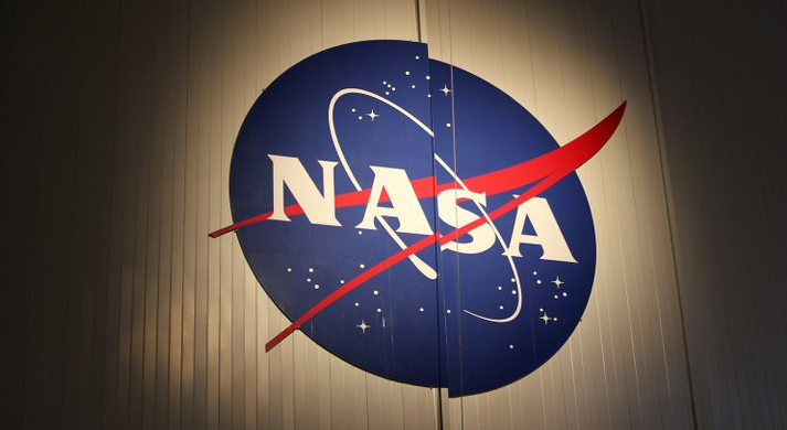 NASA计划2023年启动寻找月球南极水源任务