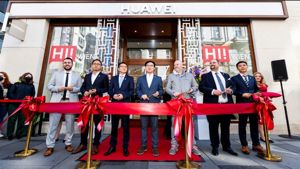 华为维也纳旗舰店盛大开业，吸引众多用户捧场